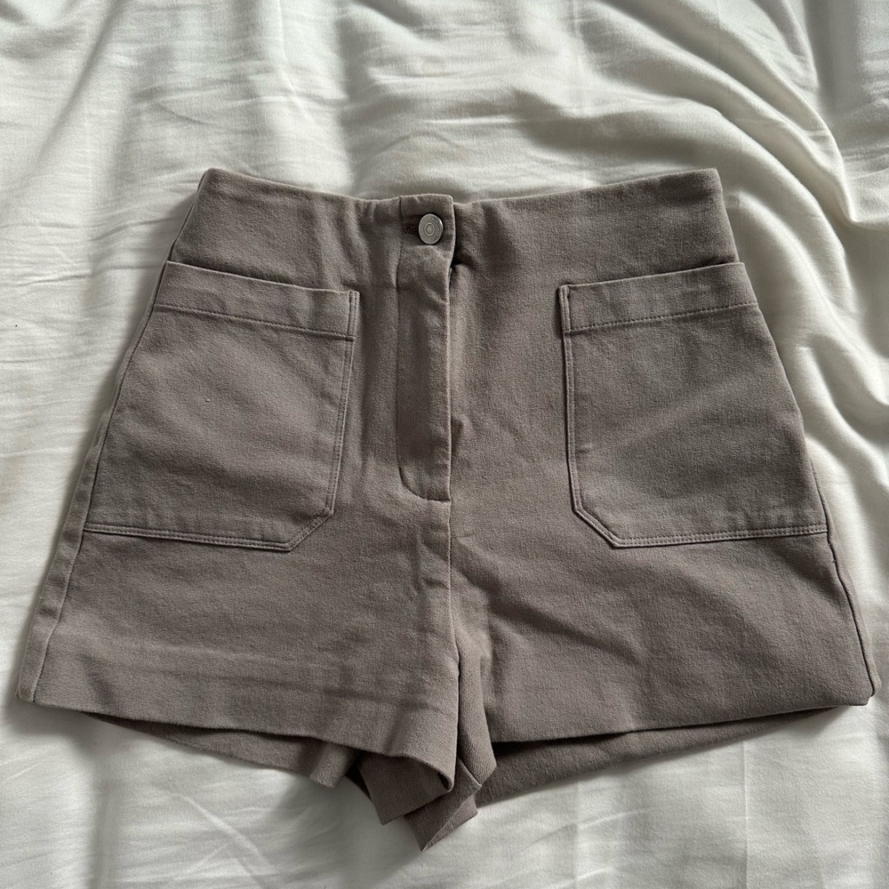 Aritzia Wilfred High Waist Tan Shorts *NEEDS REPAIR*